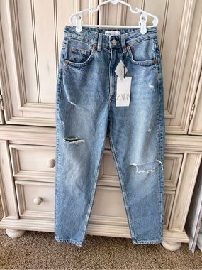 Zara Women’s Medium Blue Distressed Straight Leg Denim Jeans. 100% Cotton Sz0 NW